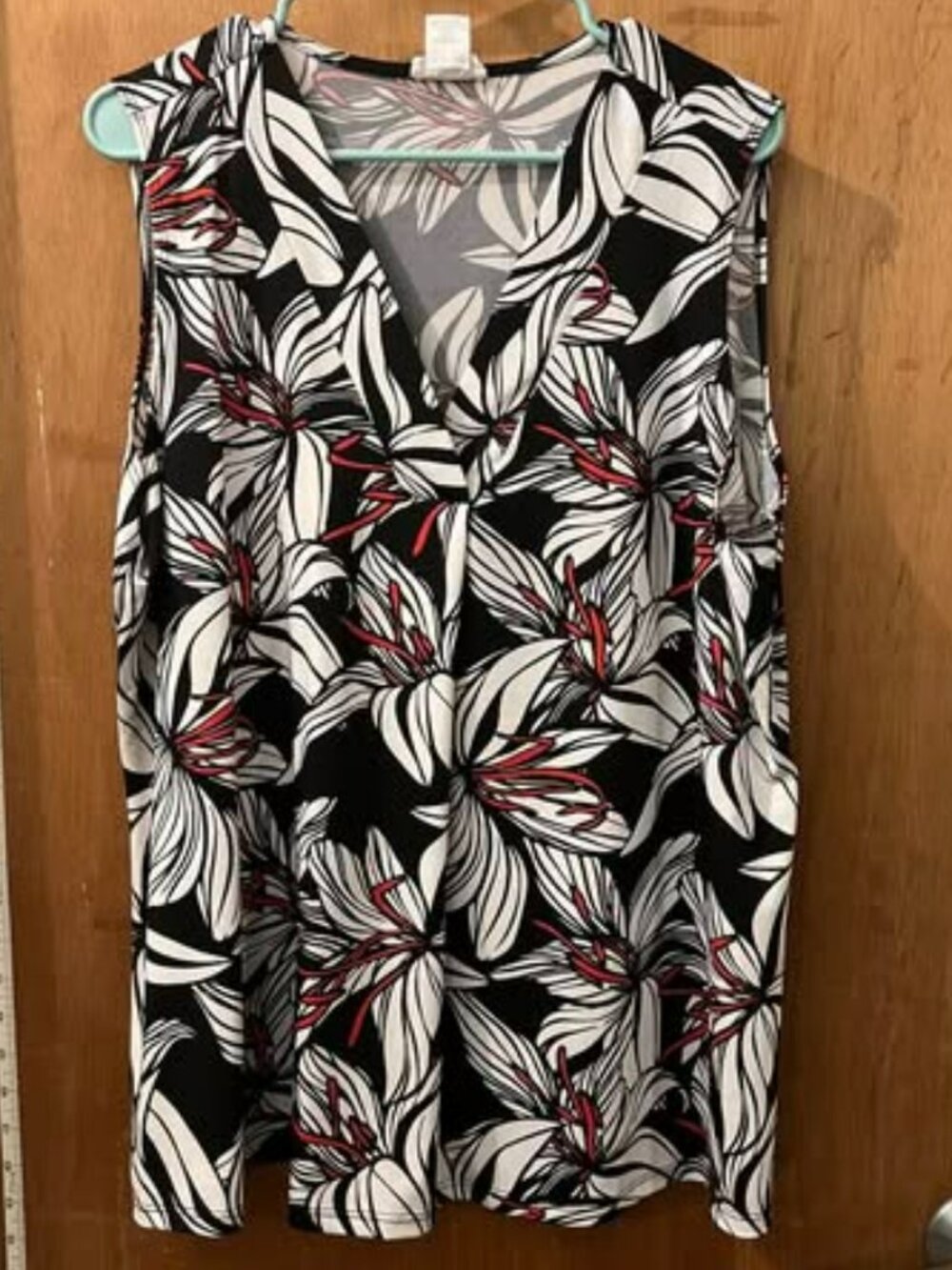 🐻Size 2X - Elan and Grace - Black and White Sleeveless Pullover Blouse